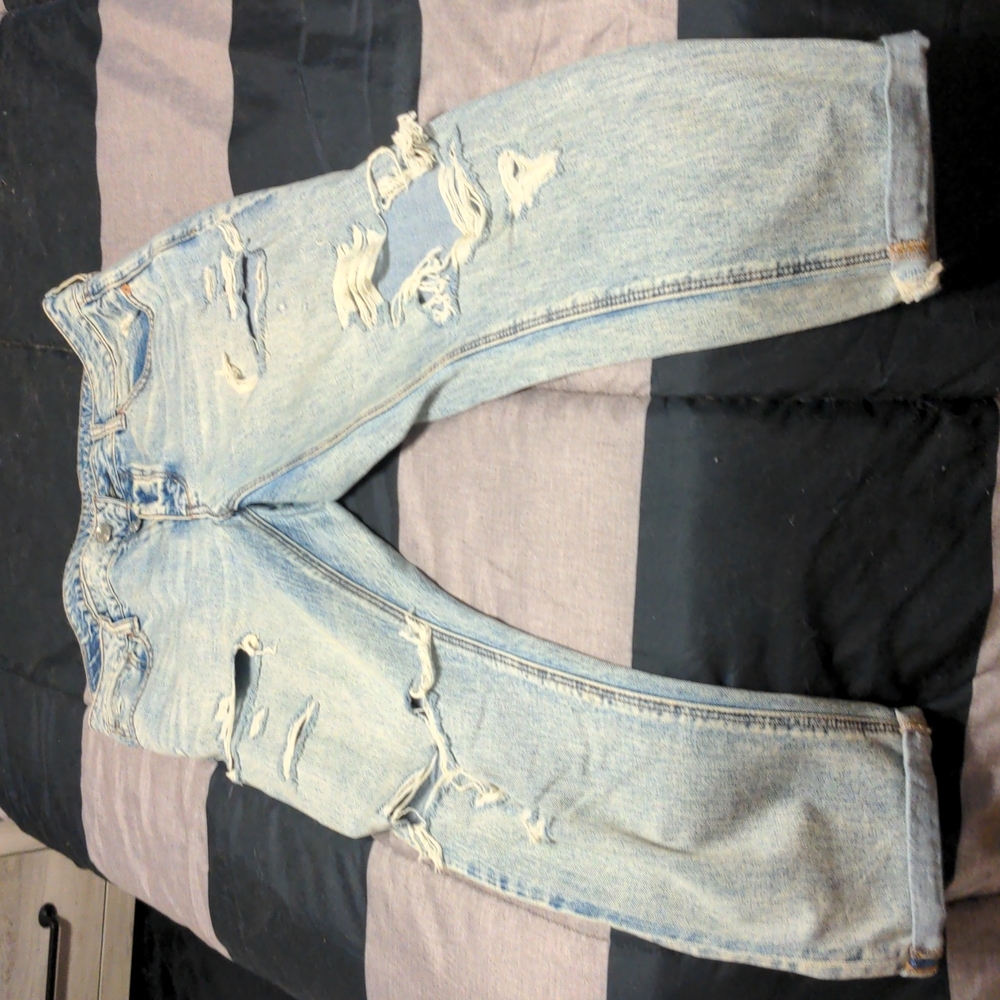 American eagle tomgirl distressed jeans